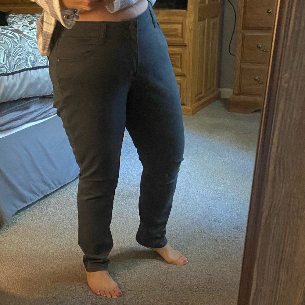 Sonoma 12S skinny jeans. Dark gray. Natural waist